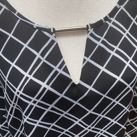 Black & White blouse - Picture 2 of 4